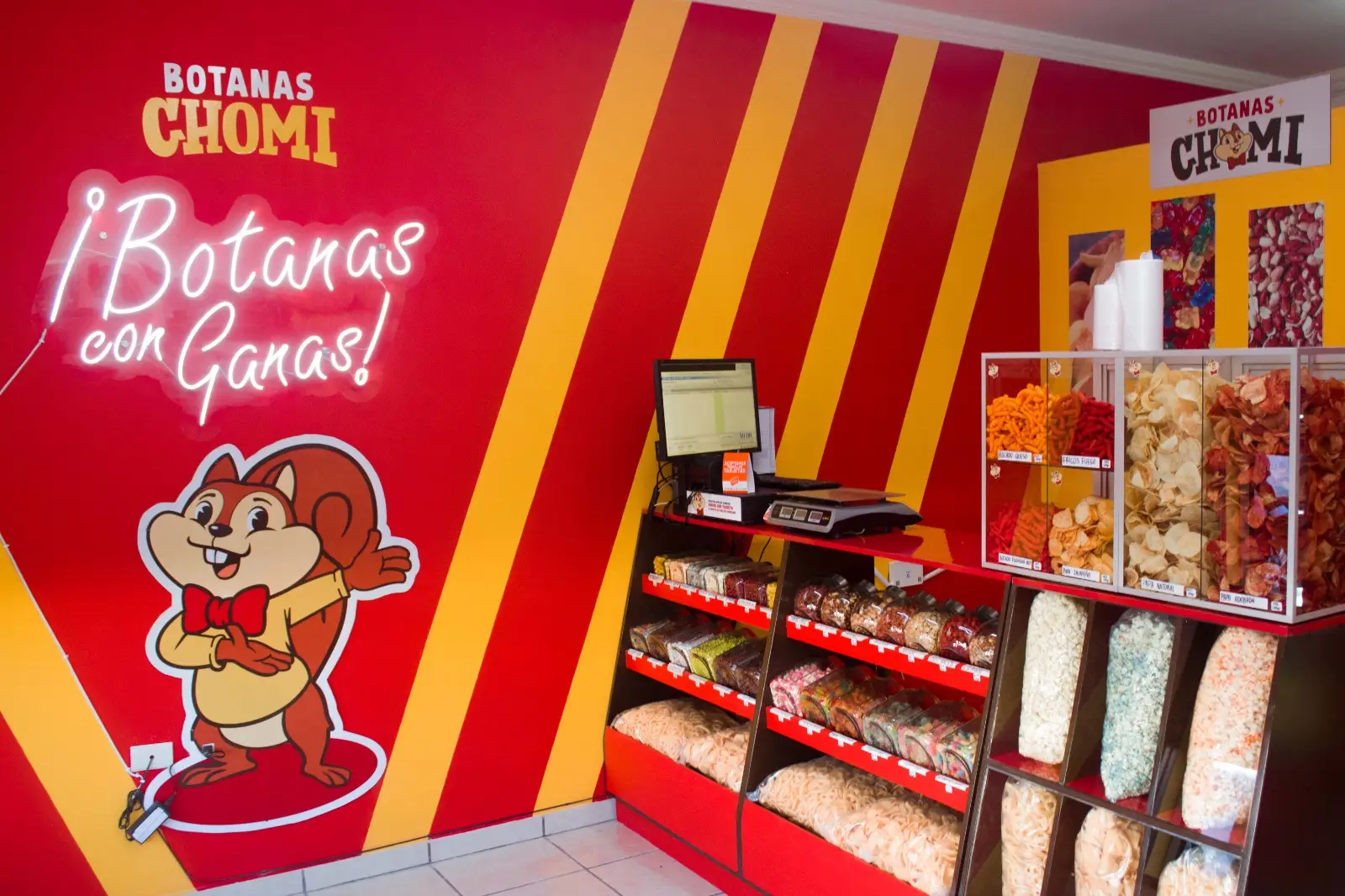 Interior Sucursal de Botanas Chomi