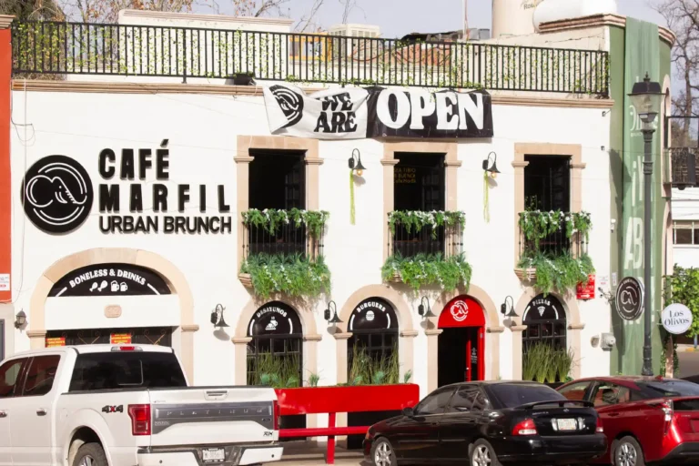 Fachada de Café Marfíl