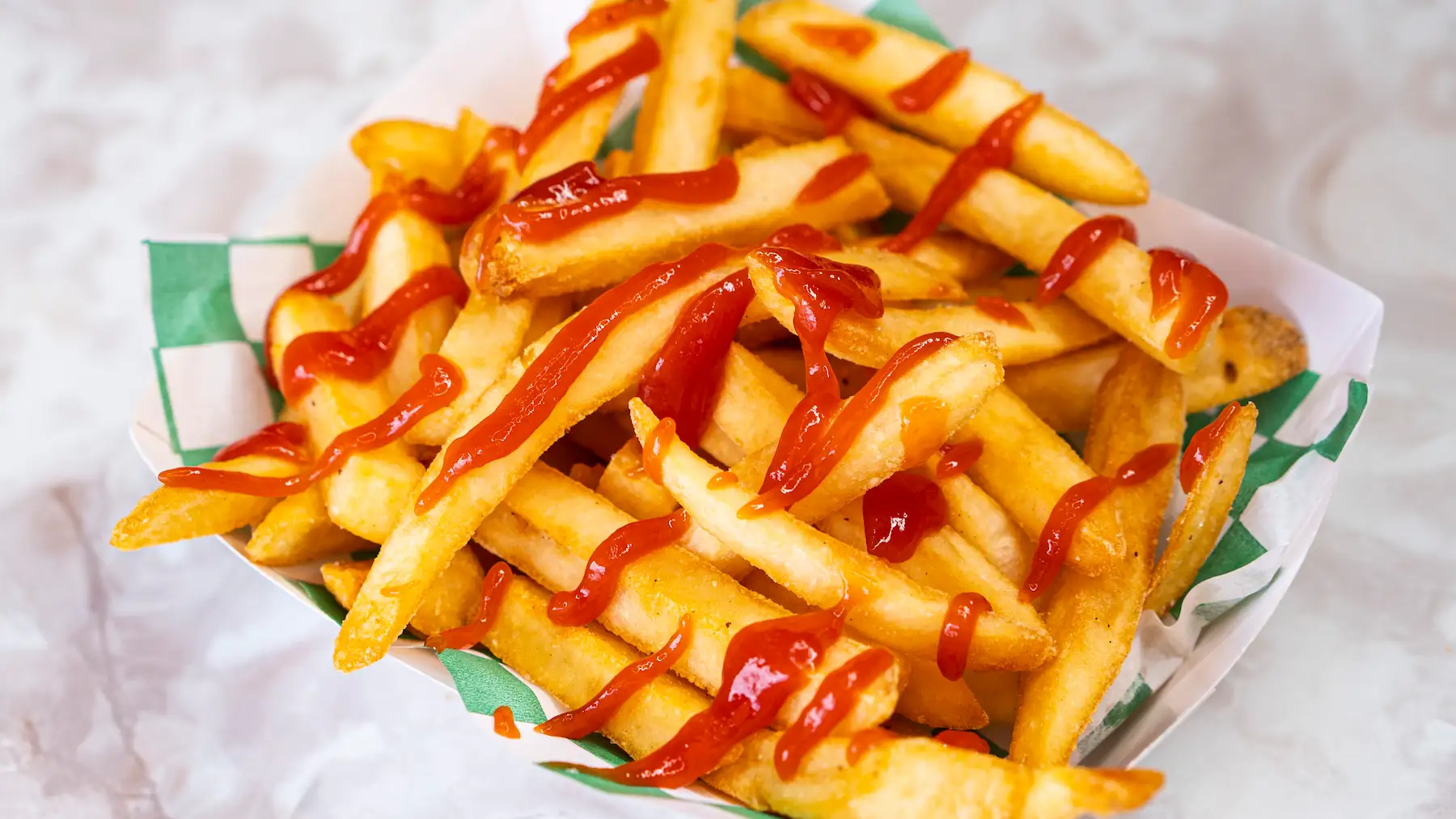 Papas a la francesa con catsup de La Casa del Pollo