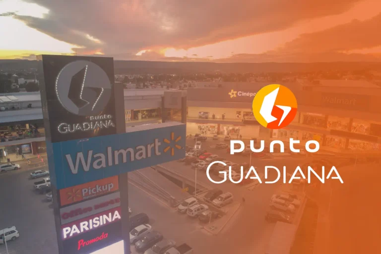 Fotografía aérea de la plaza Punto Guadiana con el logo a un costado