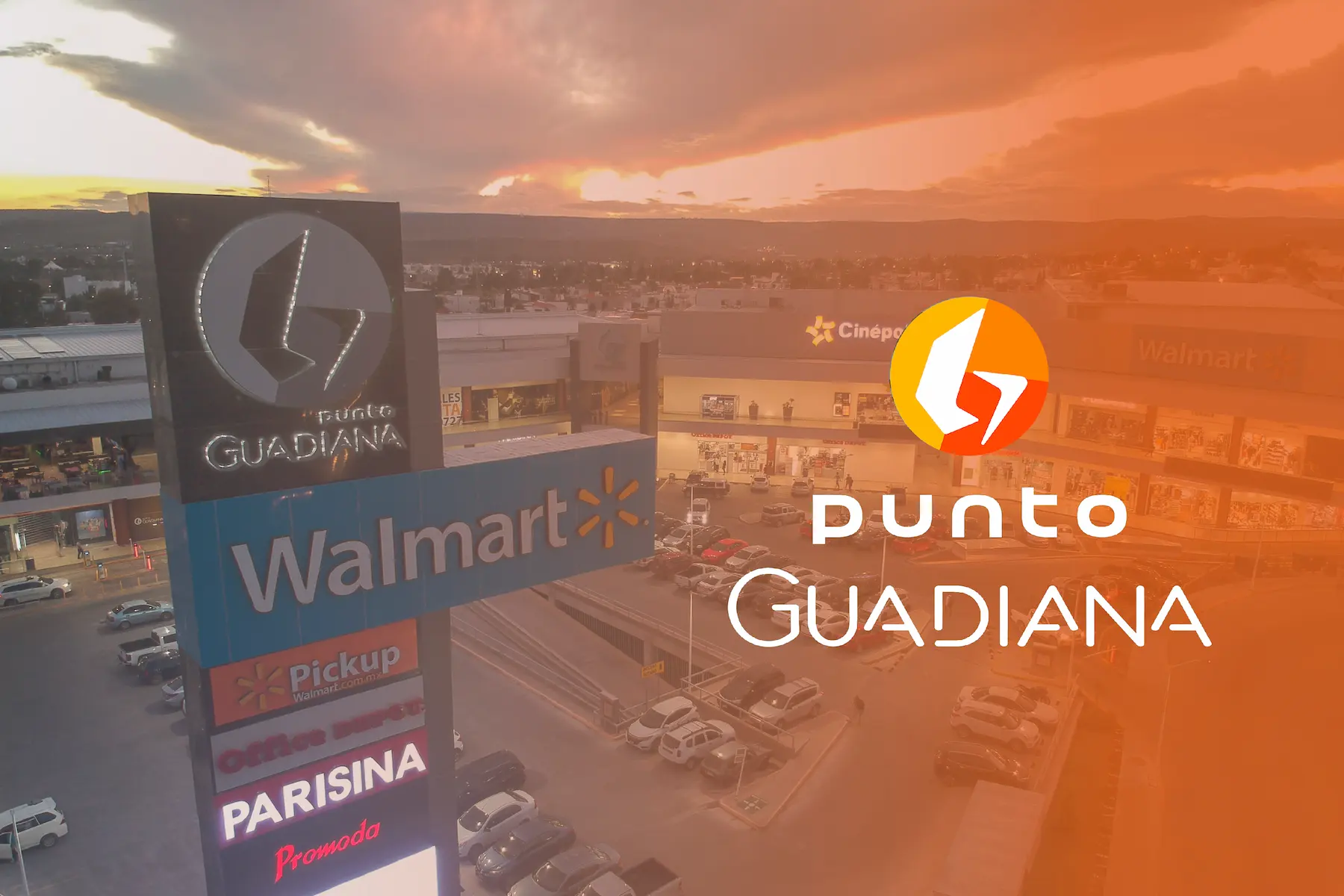 Fotografía aérea de la plaza Punto Guadiana con el logo a un costado