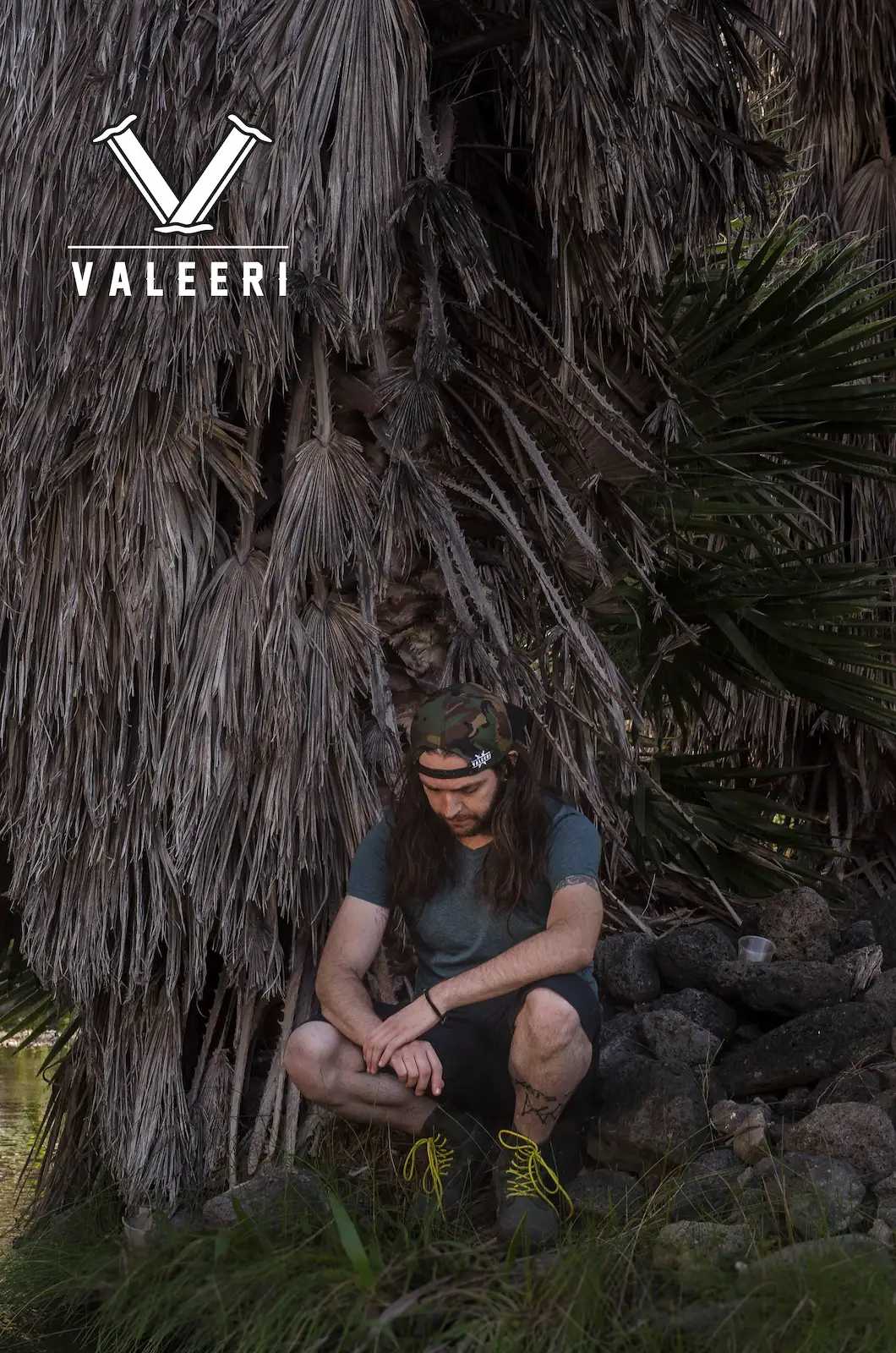 Chico usando gorra Valeeri