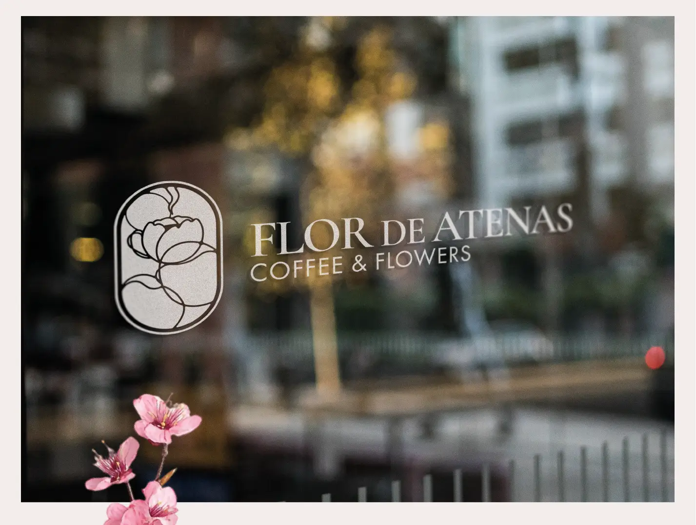 Vidrio con logotipo de Flor de Atenas