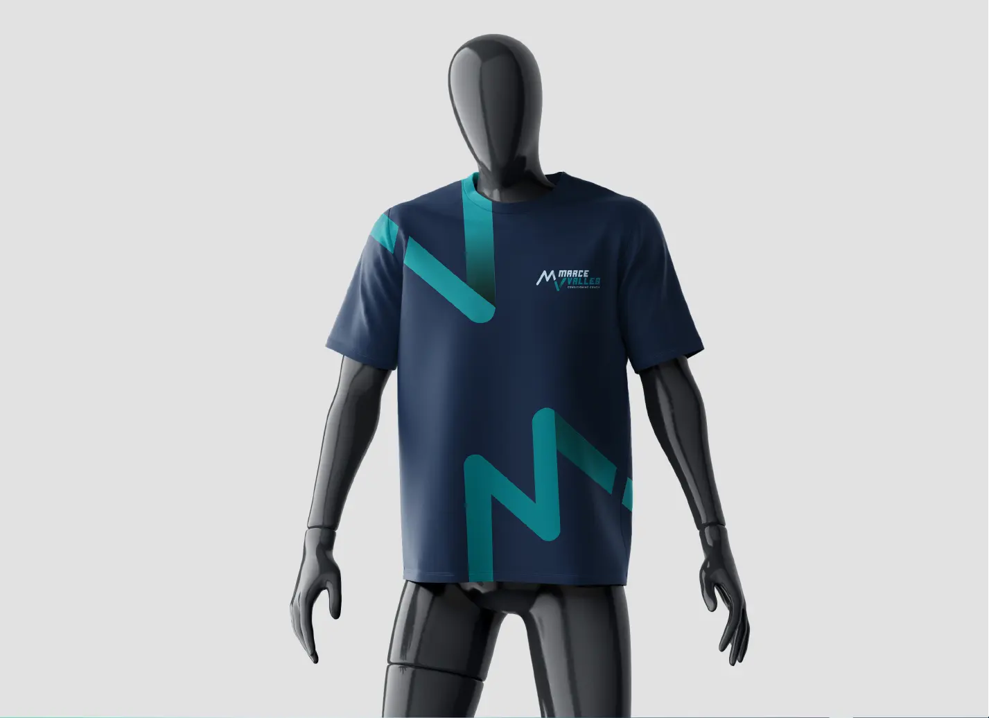 Logotipo de Marce Valles en playera deportiva