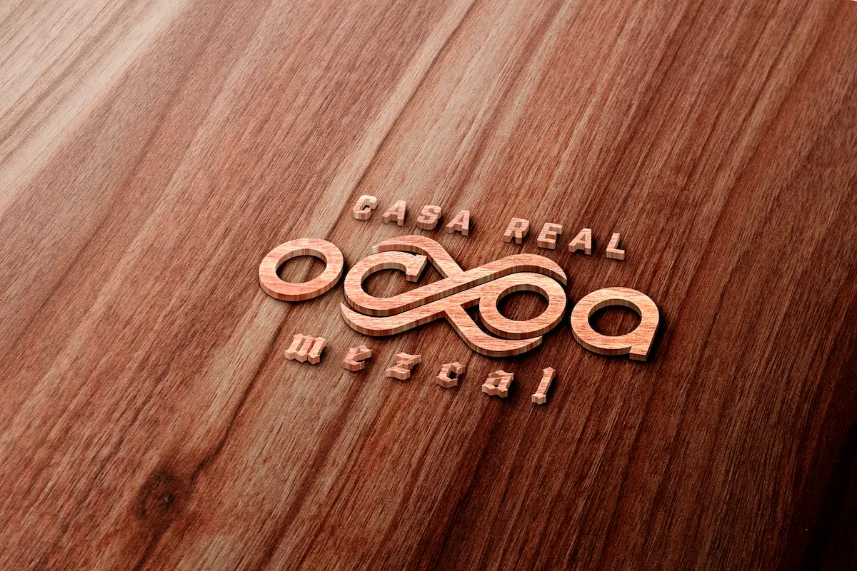 Logotipo de Ocxoa grabado sobre madera